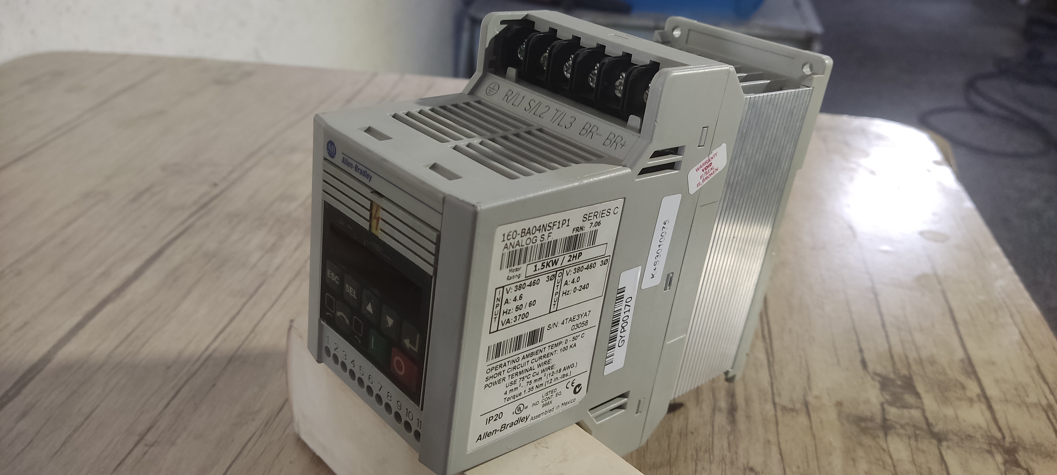 درایو فرکانس متغیر مدل 160-BA04NSP1 آلن بردلی