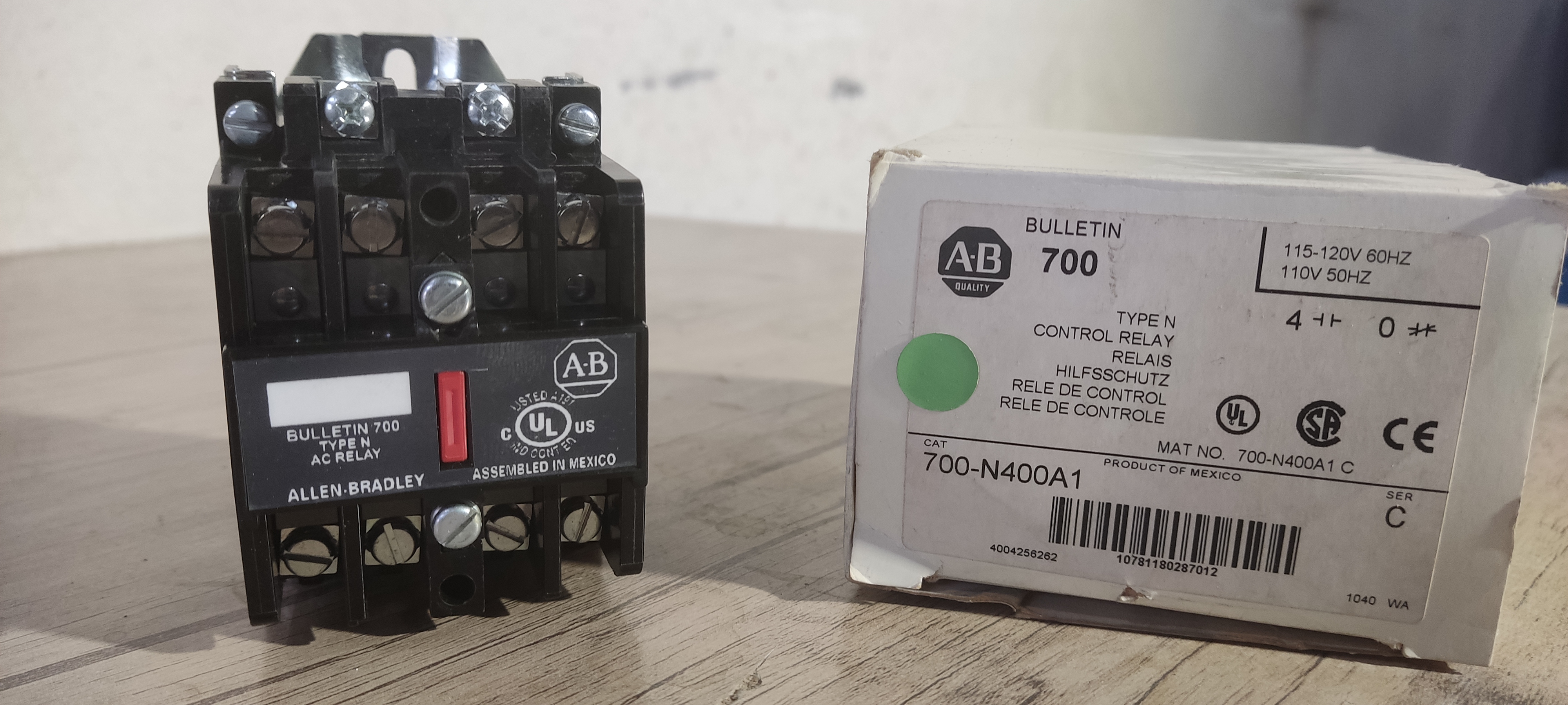 رله کنترلی مدل Allen Bradley  700-N400A1