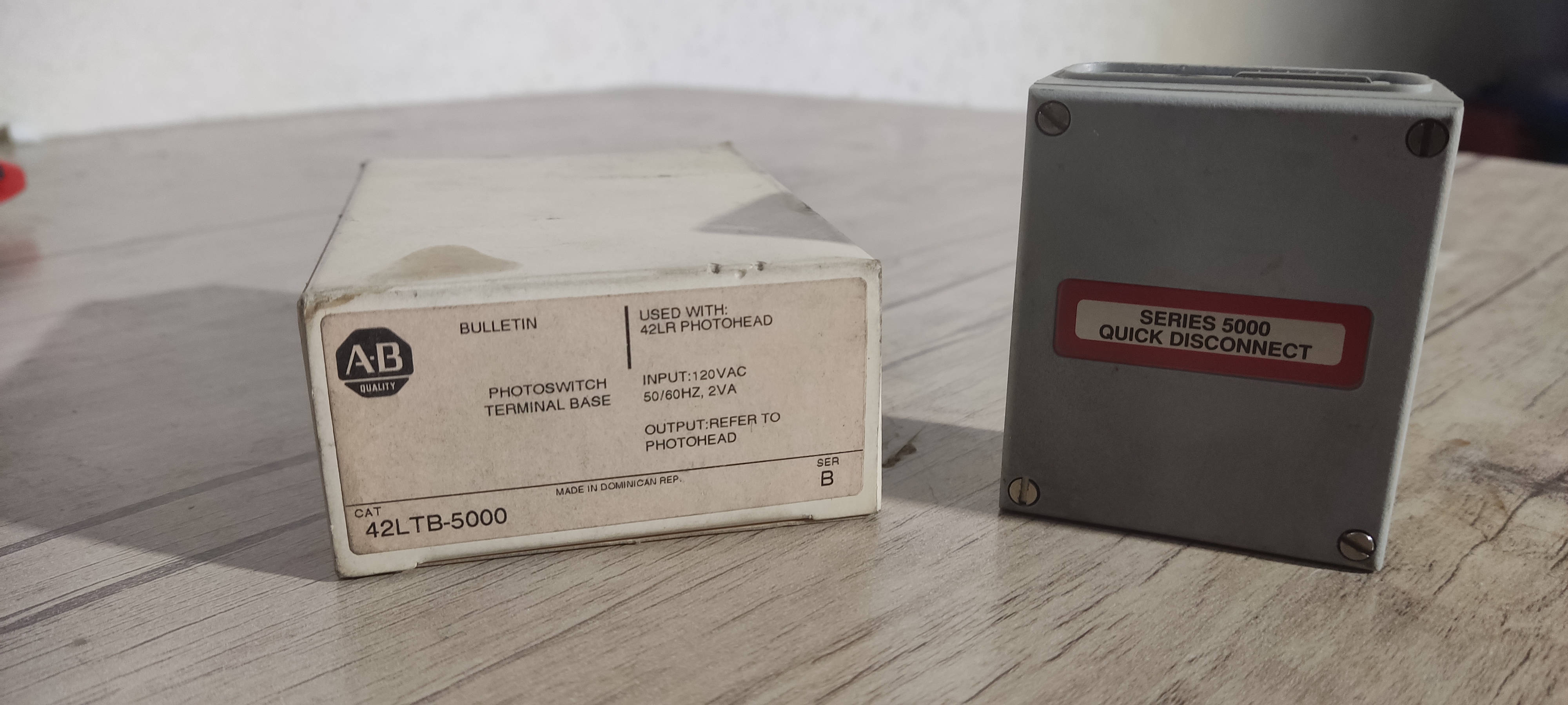 پایه ترمینال سنسور فوتوالکتریک مدل Allen Bradley  42LTB-5000