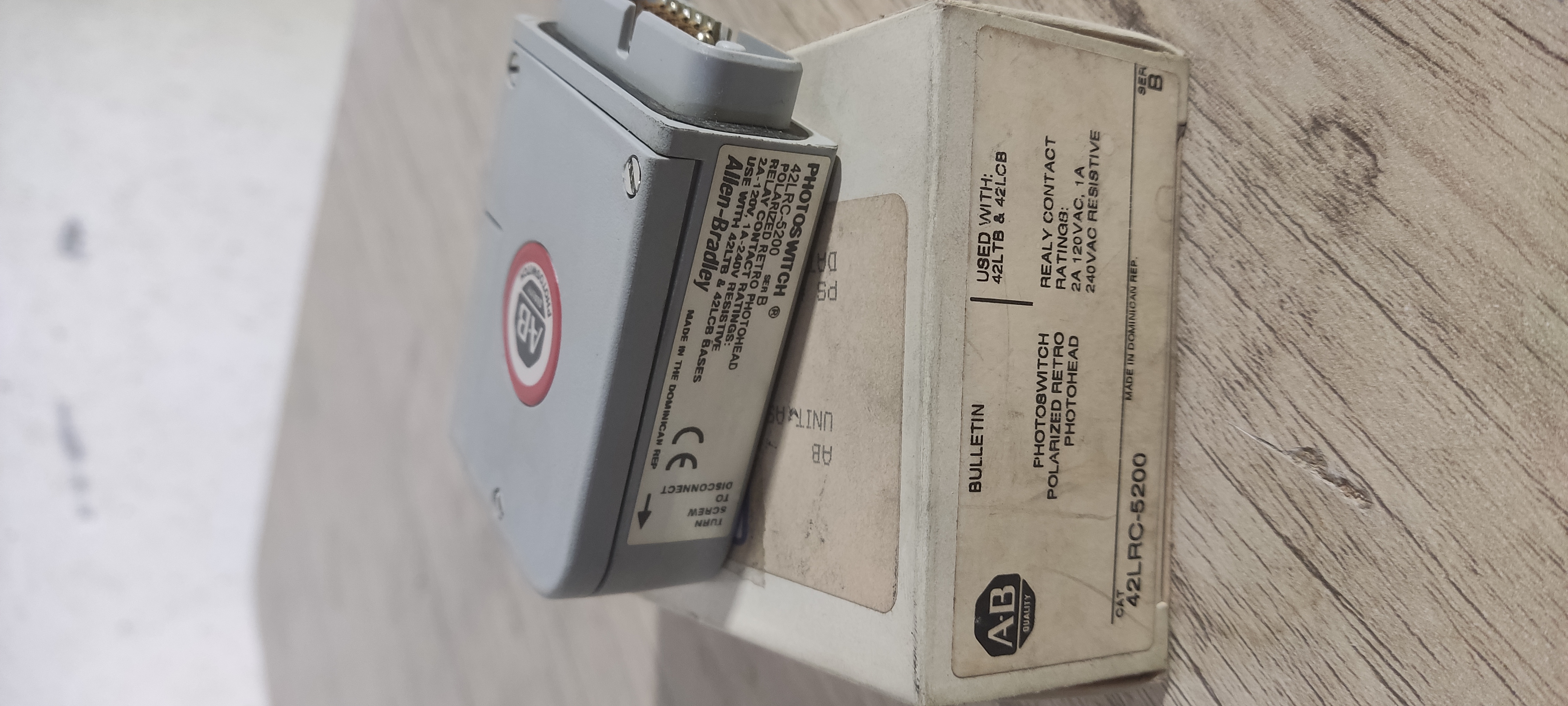 فوتوالکتریک سنسور مدل Allen Bradley  42LRC-5200